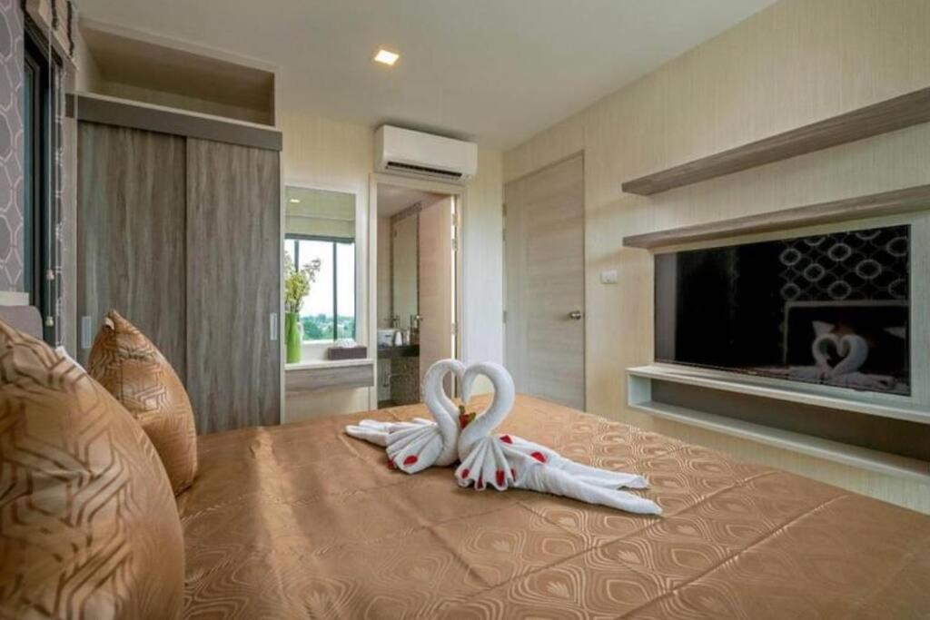 Beautiful Seaview 2BR Penthouse with Private Rooftop Pool photo 4