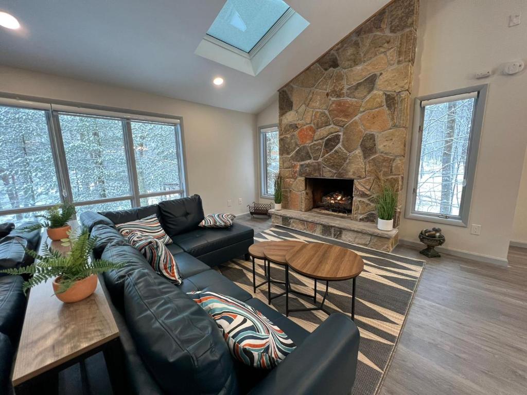 Open Concept & Stylish-HotTub-Sauna-Billiard-Poker-BBQ photo 1