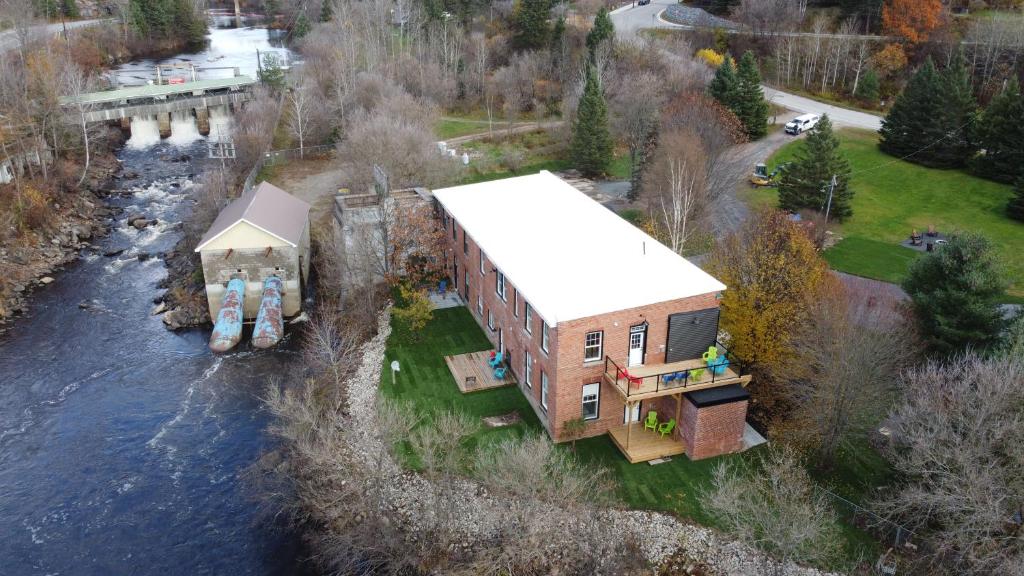 Burk's Fall Modern Mill House Apt 3 photo 1