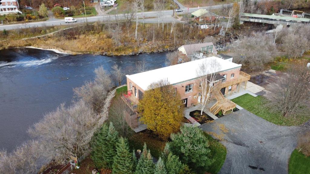 Burk's Fall Modern Mill House Apt 3 photo 2