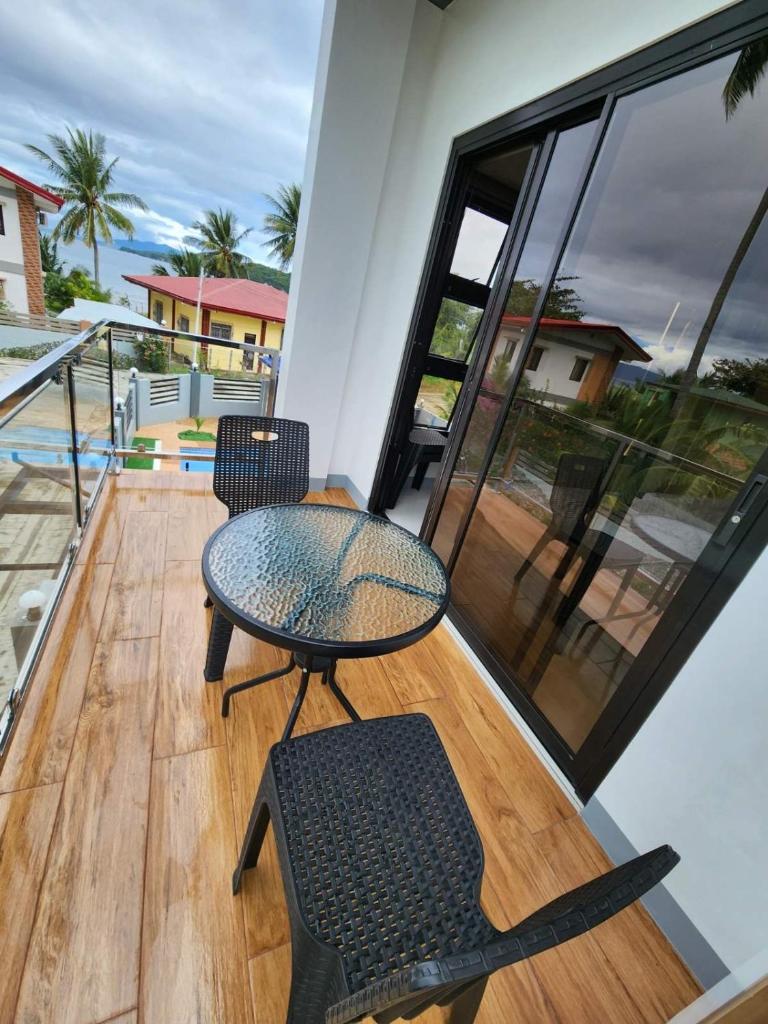Triple J Villa Puerto Galera photo 1