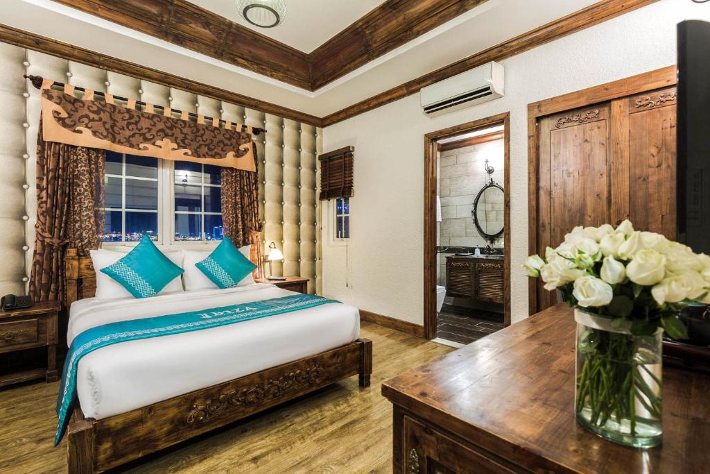 Ibiza Riverfront Hotel