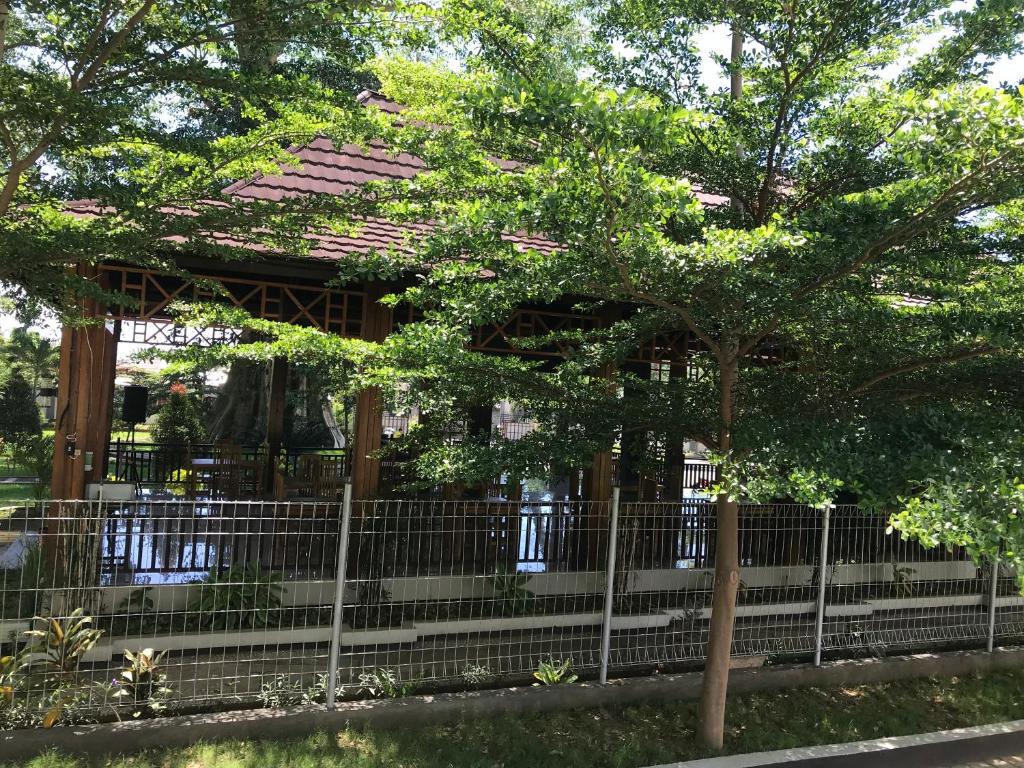 Pohon Purba Resort & Restaurant - Tap to explore photos