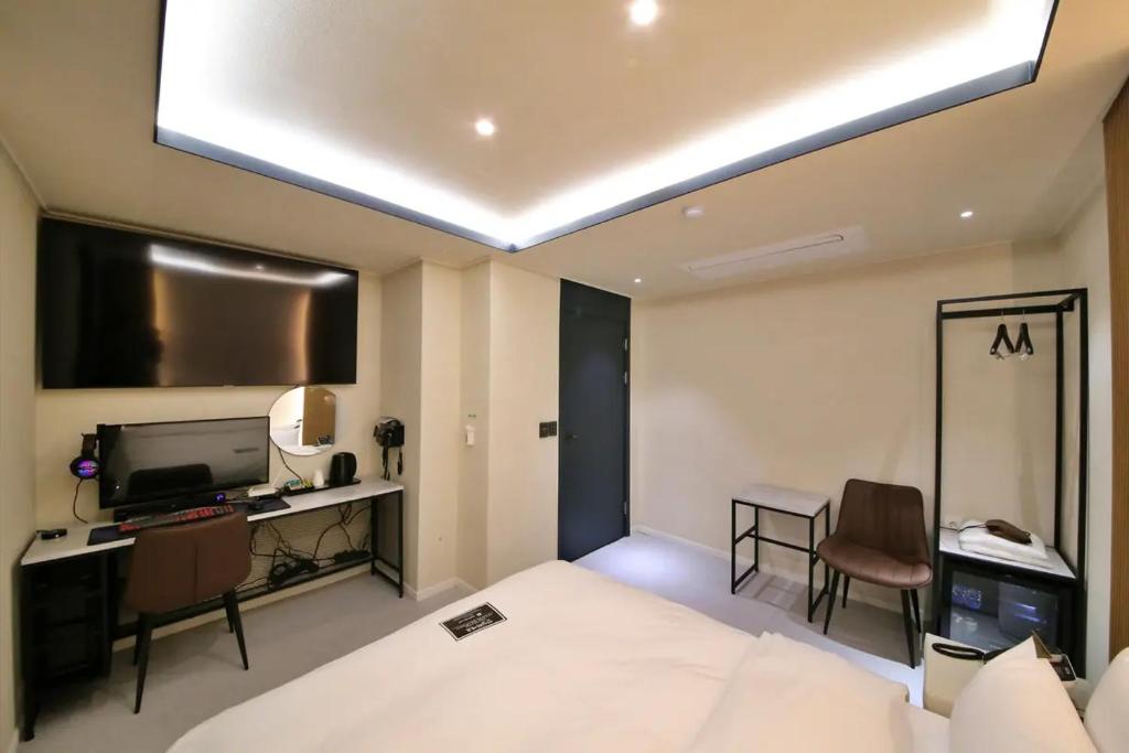 Hotel141 photo 1