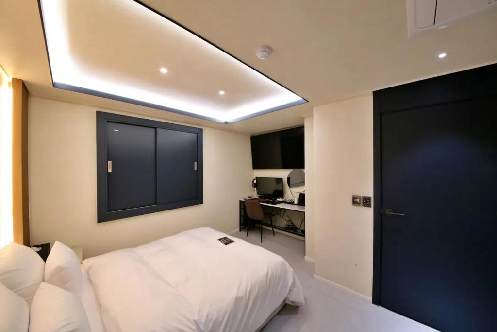 Hotel141 photo 2