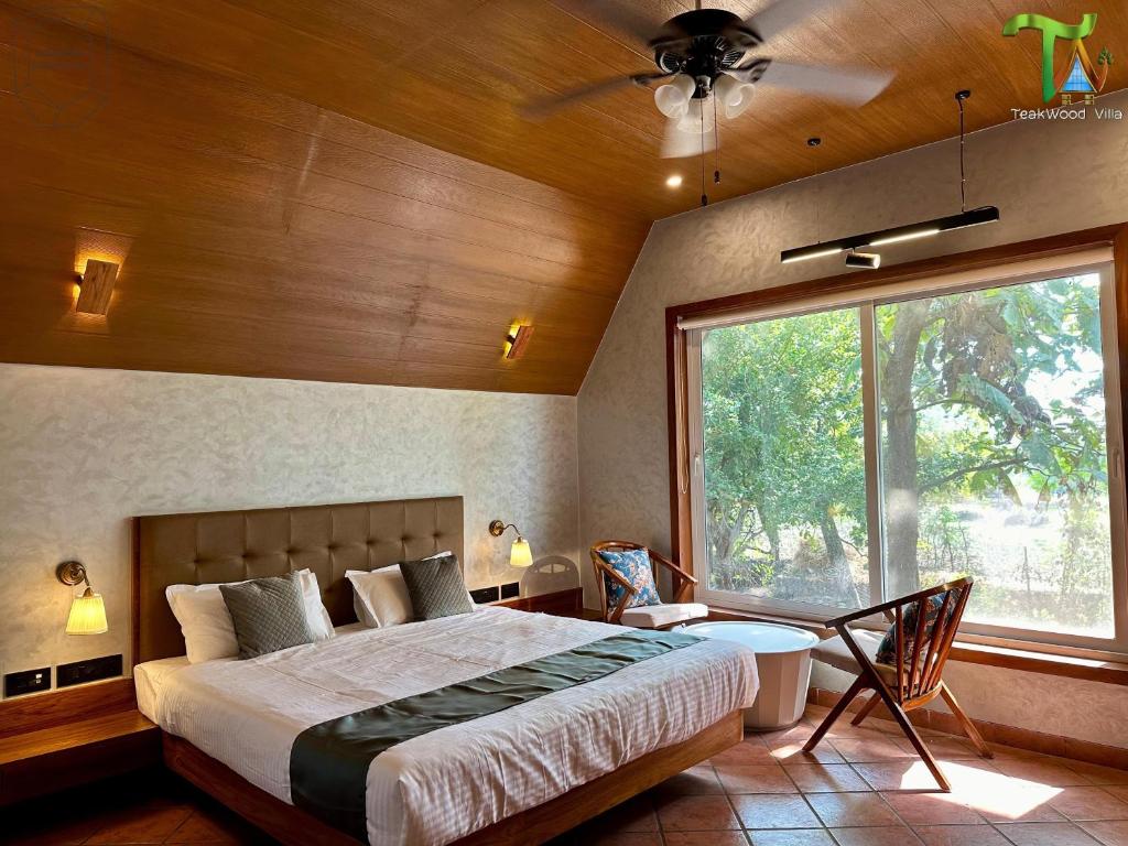 Luxurious 3BHK W//Pool Teakwood Villa By Gemstone Hospitality photo 1