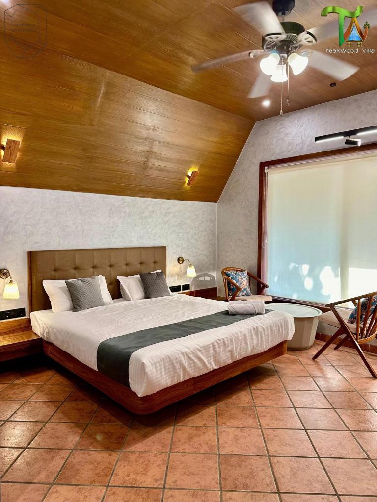 Luxurious 3BHK W//Pool Teakwood Villa By Gemstone Hospitality photo 4