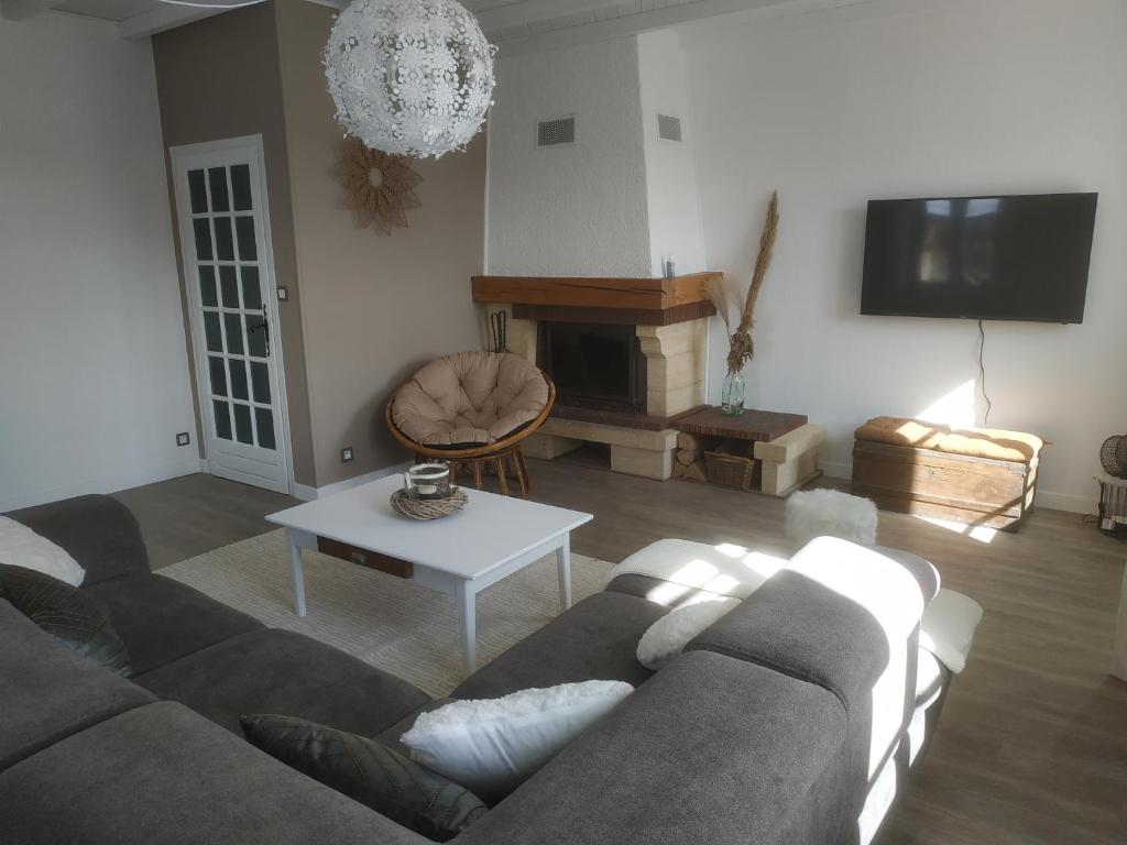 GRAND APPARTEMENT COSY DANS MAISON DE CAMPAGNE