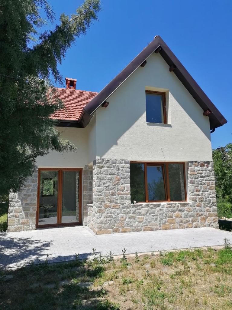 Pelister Riverside Villa photo 4