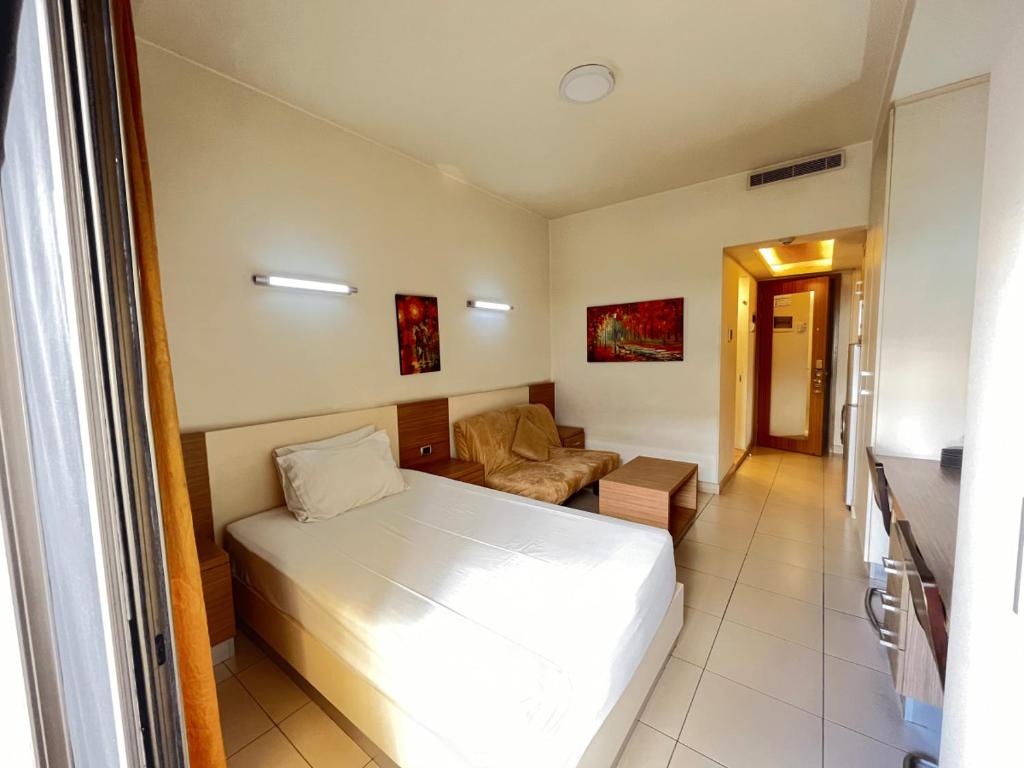 Kevens Single Room with Gym and Bar photo 1