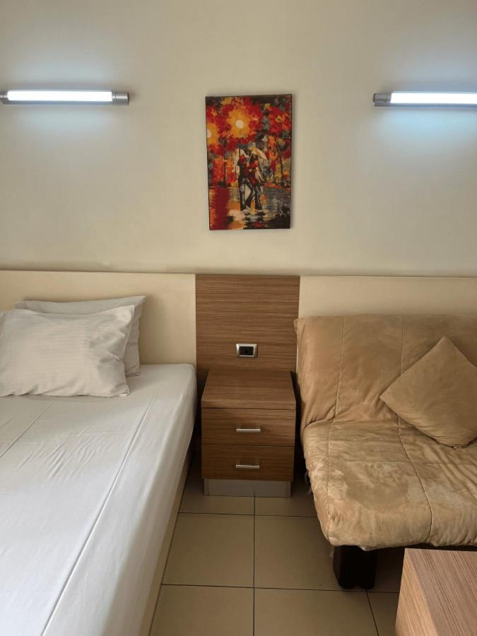 Kevens Single Room with Gym and Bar photo 3