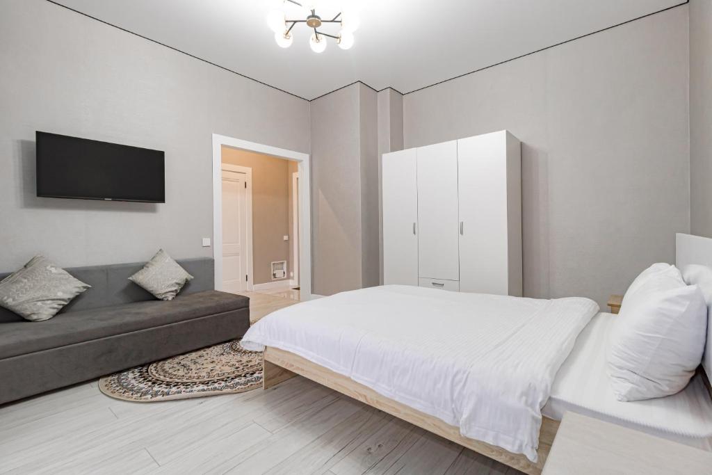 Apple City Apartments -161 photo 3