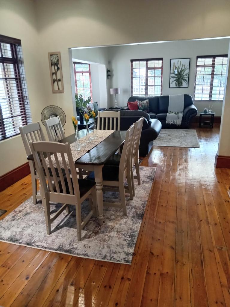 Fancy Pansy 4.2 Room 1 only : Spacious 1 bedroom house photo 4