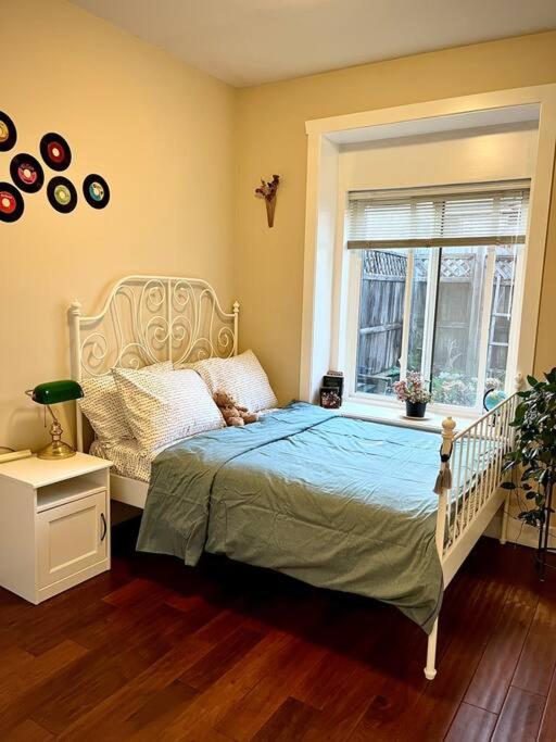 Private Guest Suite With Backyard