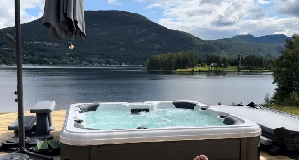 Lakefront Villa, exclusive leisure property near Vrådal Golf, Straand Summerland & Panorama Ski center photo 1