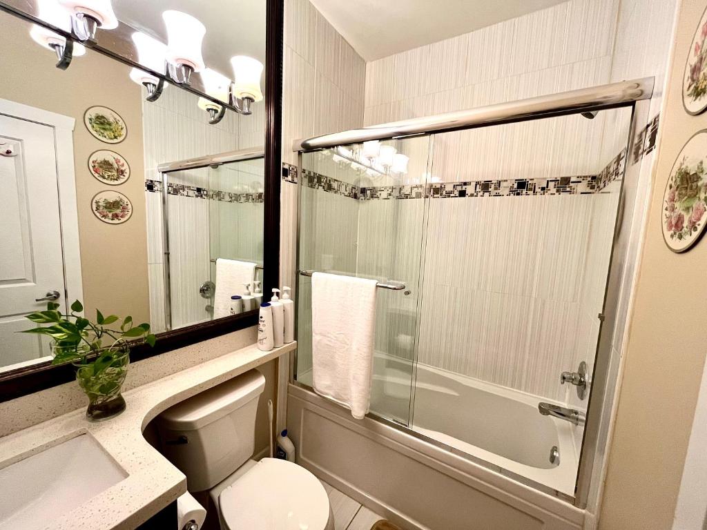 Private Guest Suite With Backyard photo 3