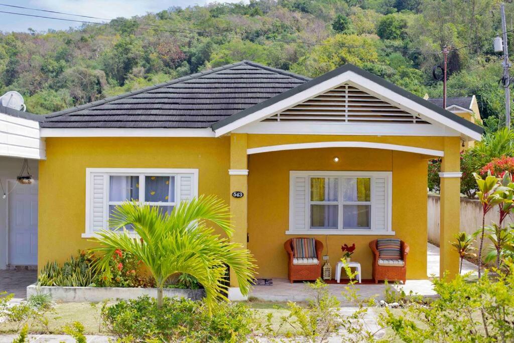 Sunset inn at runaway bay photo 2