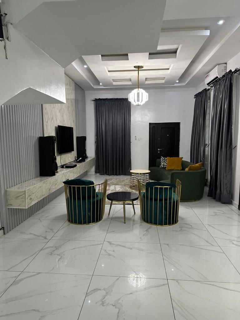 Affordable luxury 3bed apartment photo 3