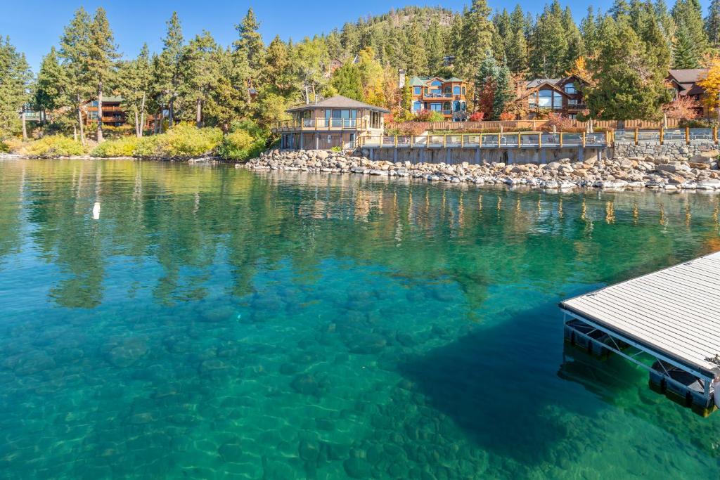Luxurious Lakefront Condo with Lake Views in Brockway Springs Resort Close to Slopes photo 1
