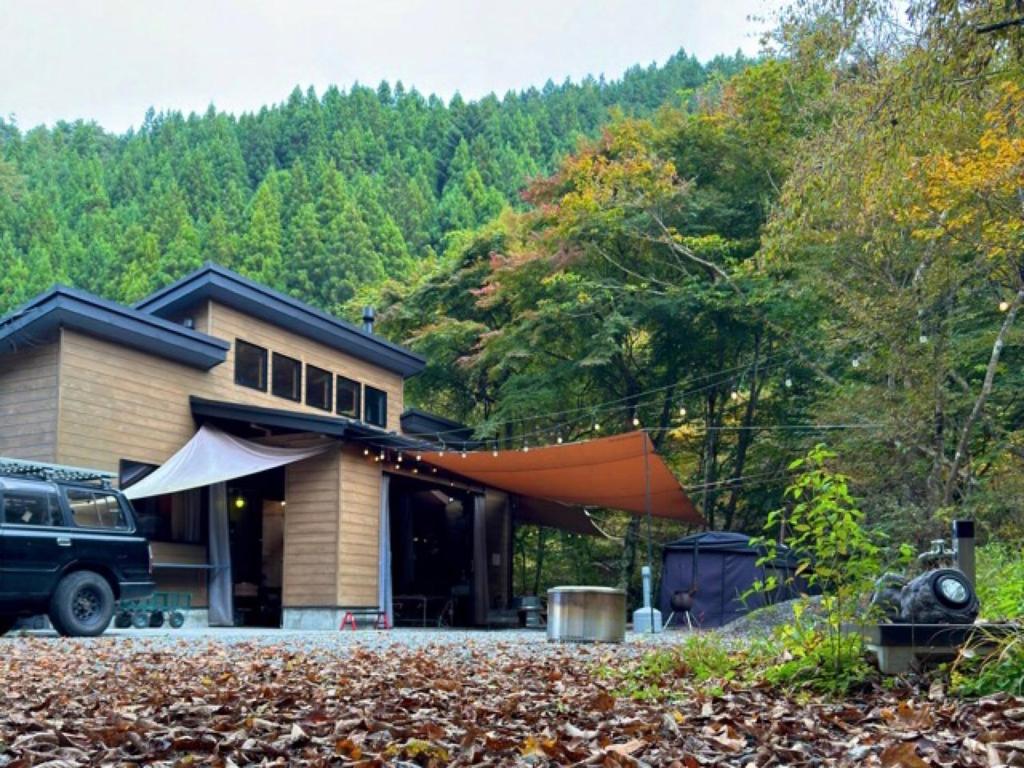 SNUG CAMP HOUSE