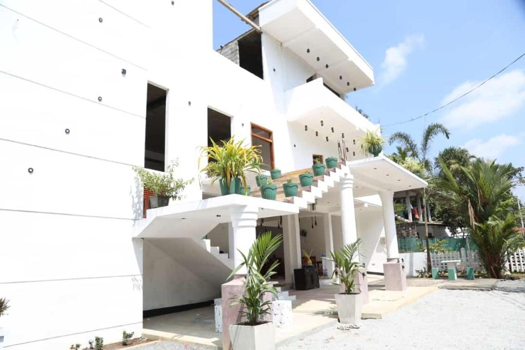 Suranga Hotel & Resort By CrownyEle photo 4