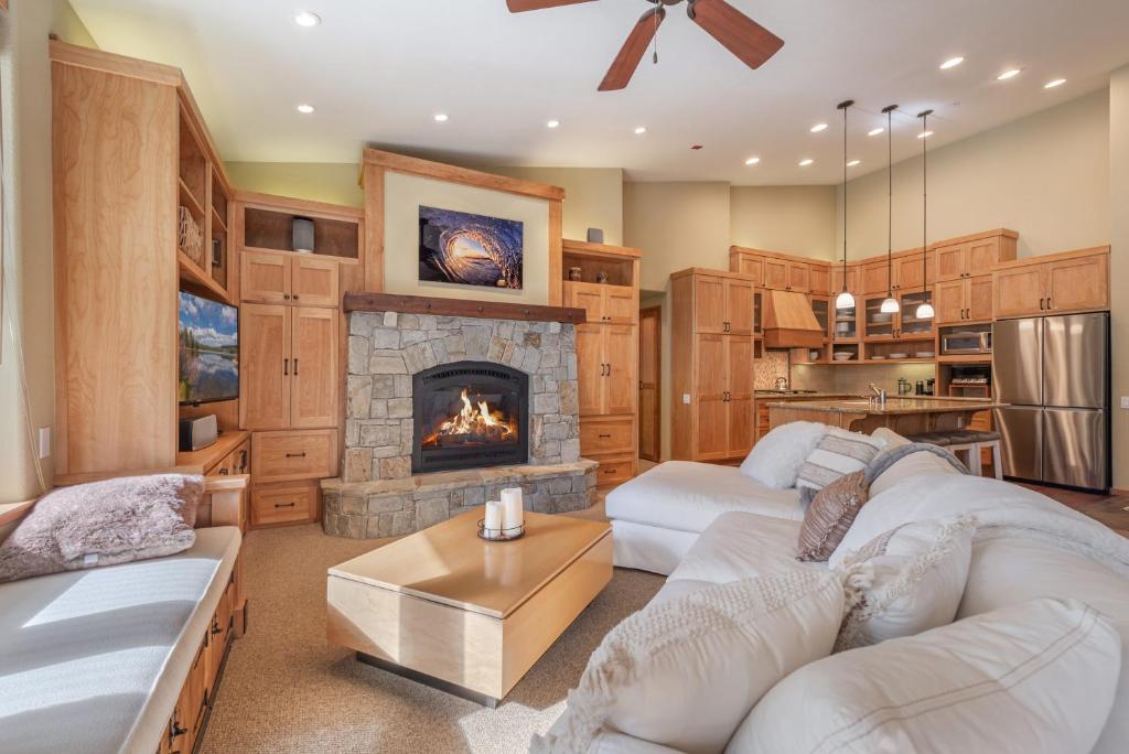 Ski In Ski Out 1200sf VIP Palisades Condo Mountain Open Until Memorial Day photo 2