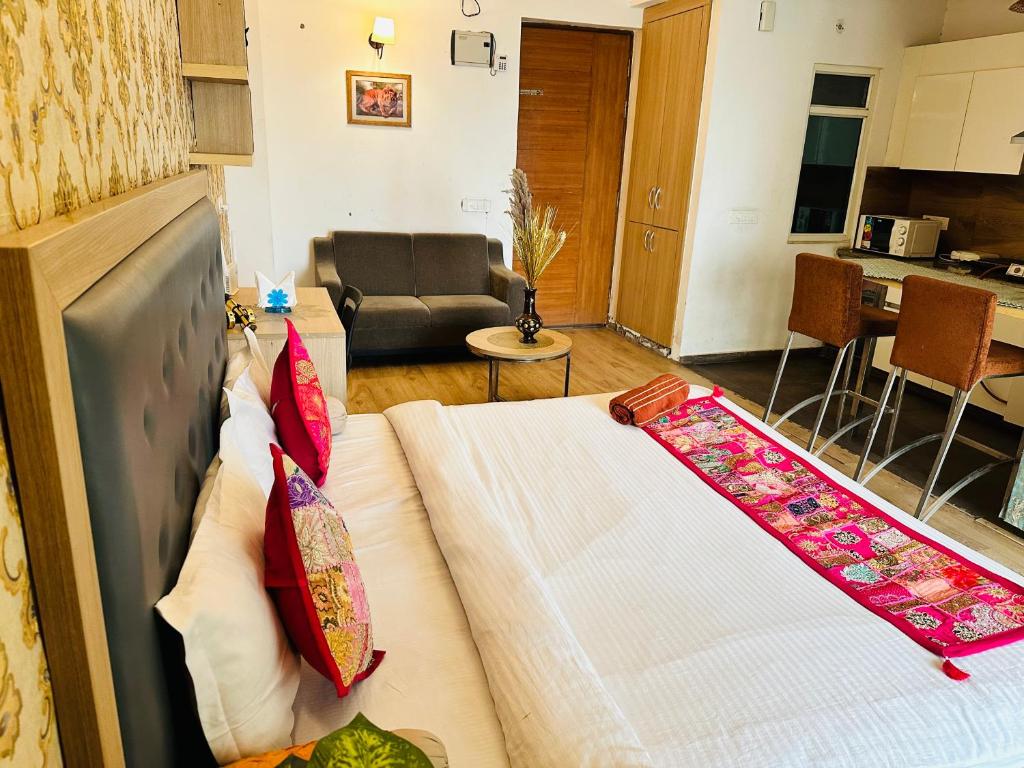 The Noida Castle Apartment with Wi-Fi & Telivsion