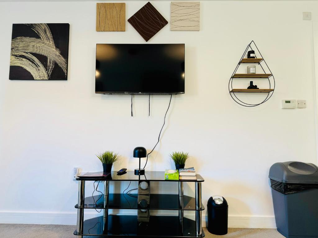 Town Centre Modern 1 Bed 1 Bath Apartment at Potter House by Lord Property photo 3
