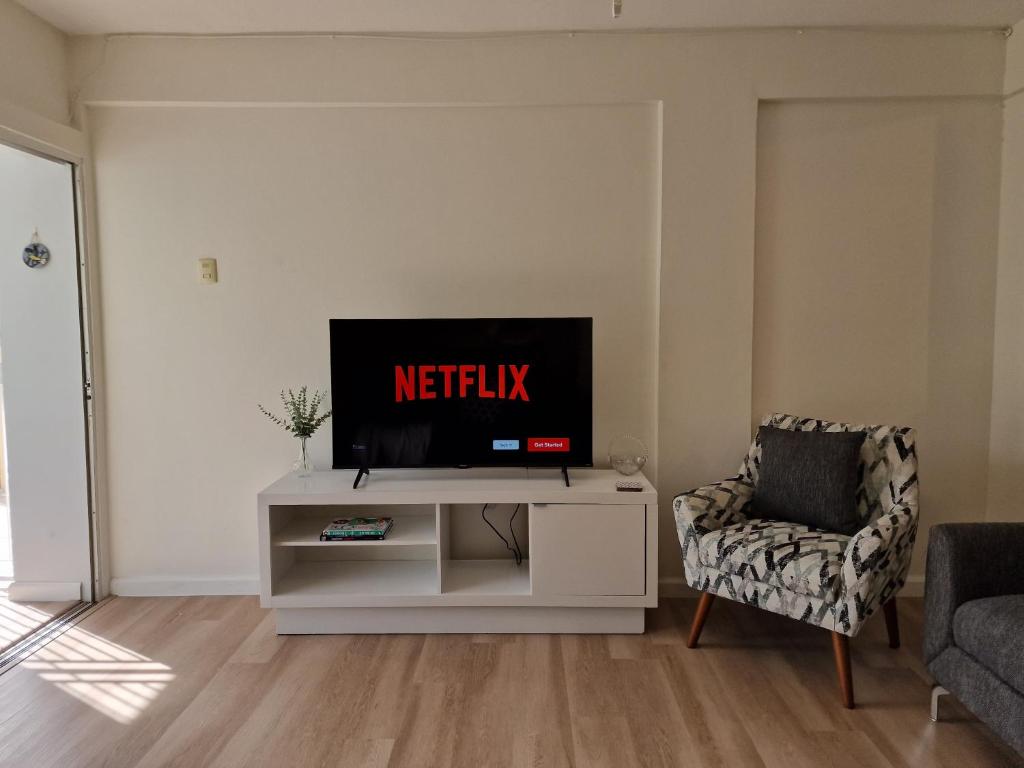 2 Bed, parking, gated, modern photo 2
