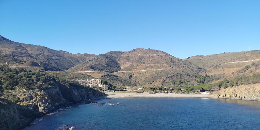 Lovely 1-Bed Apartment literally on the beach