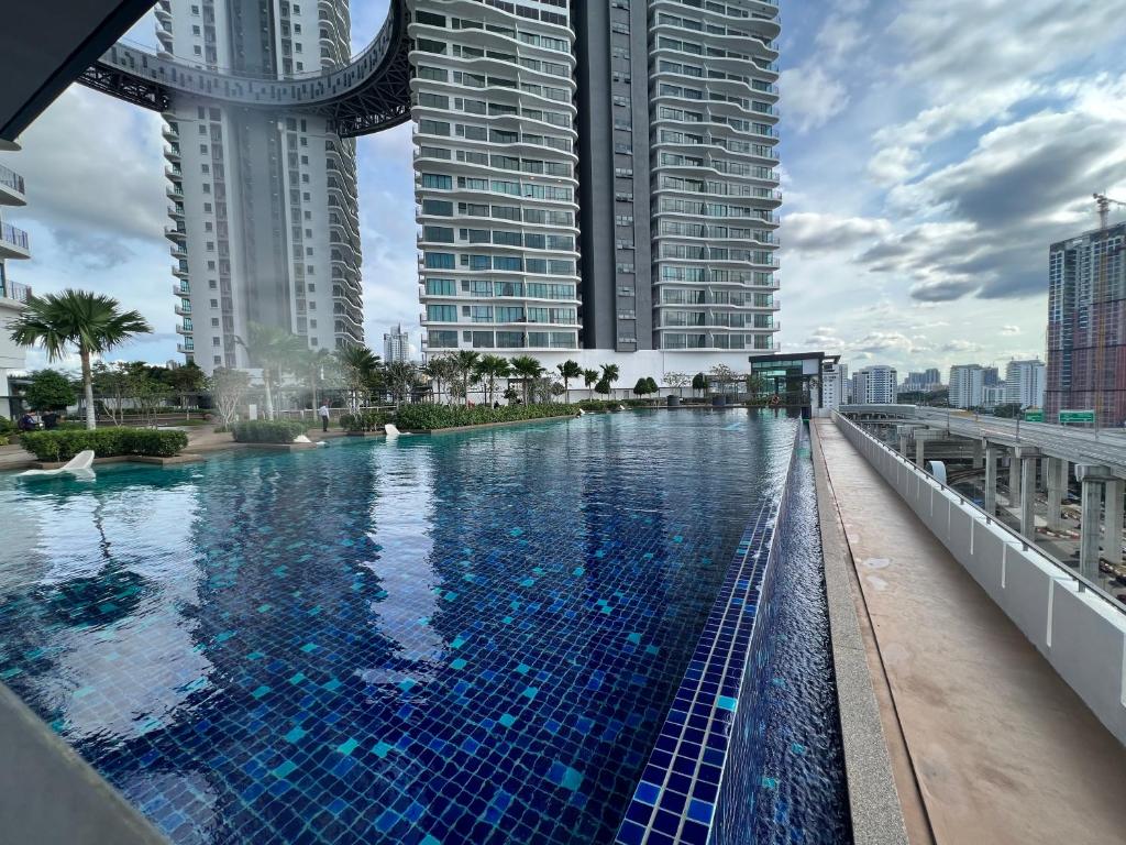 Datum Jelatek Sky Resident KLCC by Deen - Tap to explore photos