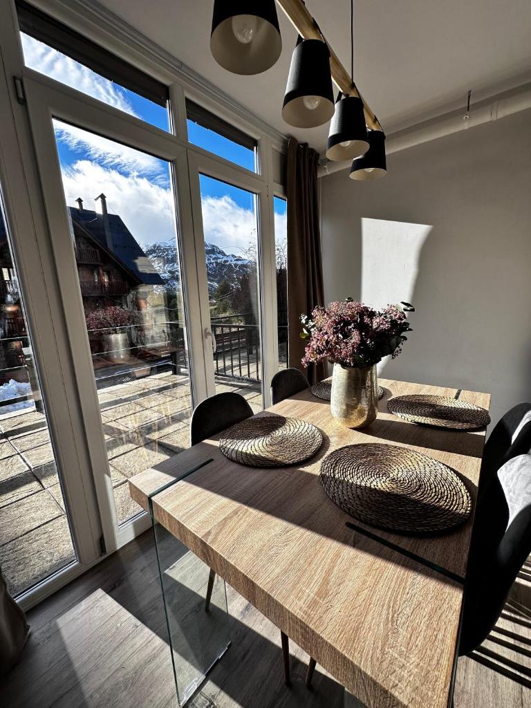 Precioso apartamento con vistas a pistas y garaje