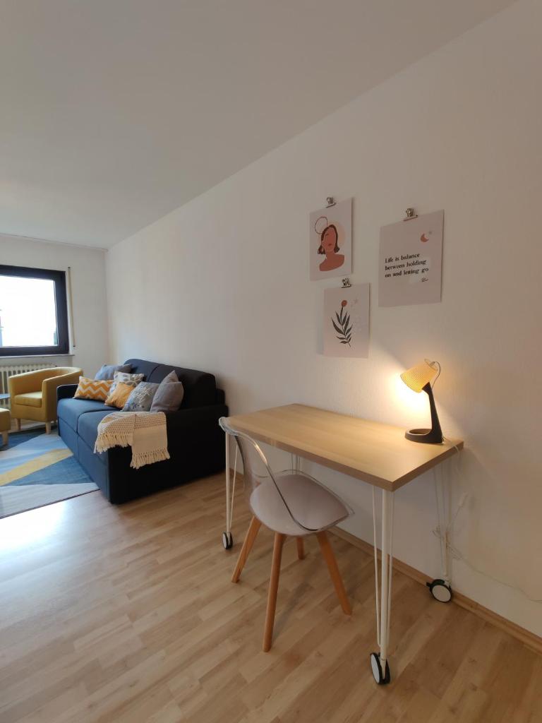 81qm, 3 bedroom, King-Bed, parking, fast Wifi, Netflix photo 1