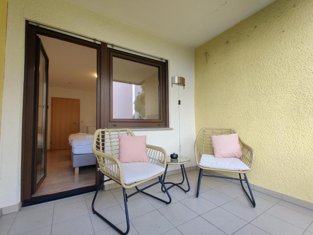 81qm, 3 bedroom, King-Bed, parking, fast Wifi, Netflix photo 4