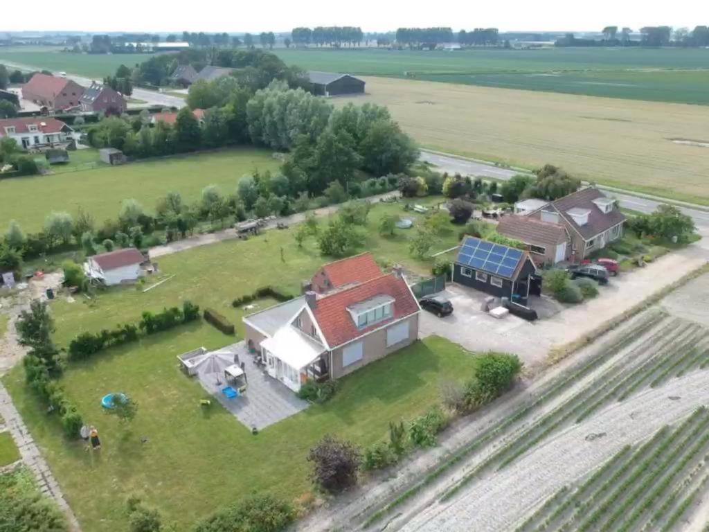 vrijstaande ruime familiewoning landelijk gelegen