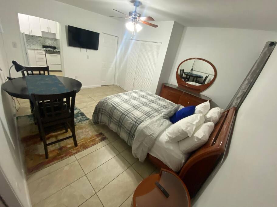 RELAXING STUDIO IN THE HEART OF MIAMI image