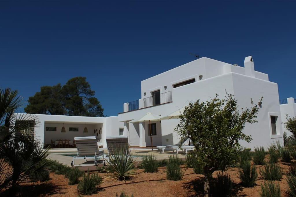 Casa Serena con piscina y jardín photo 2