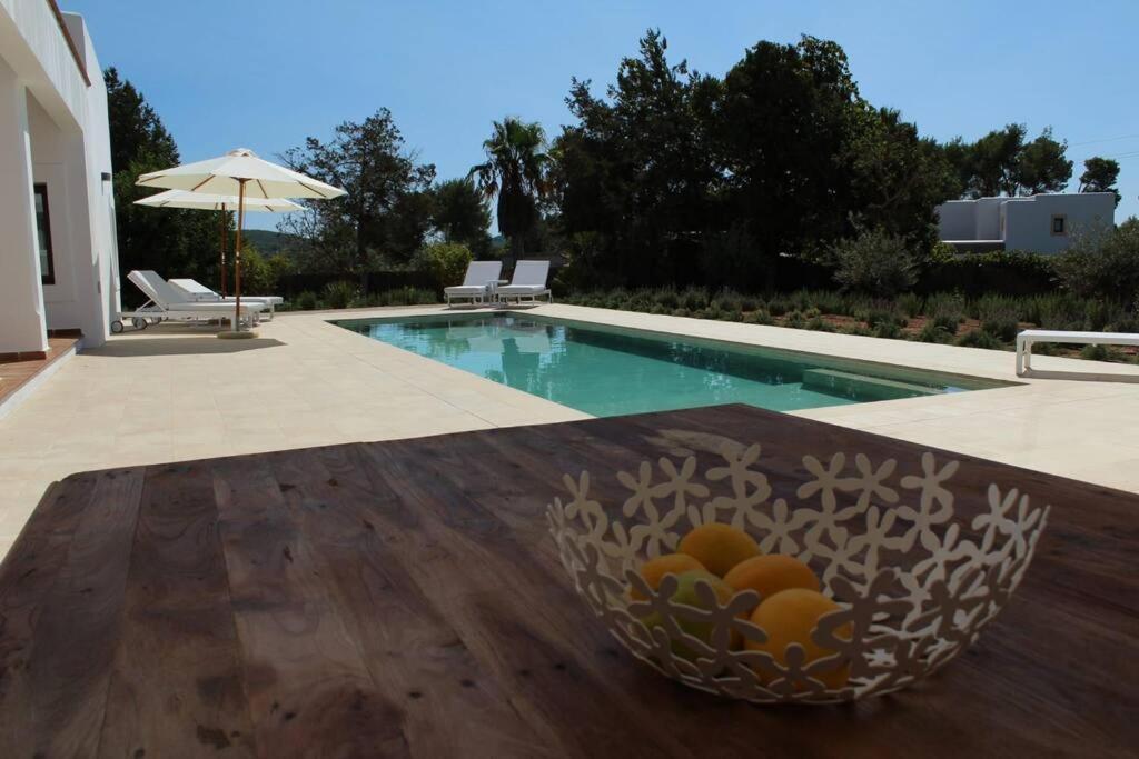 Casa Serena con piscina y jardín photo 3