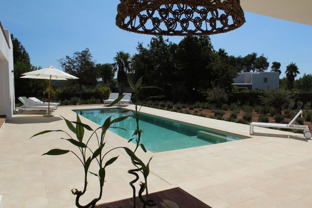 Casa Serena con piscina y jardín photo 1