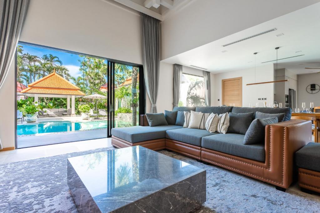 Breathtaking 4-Bedroom Villa near BangTao beach photo 3