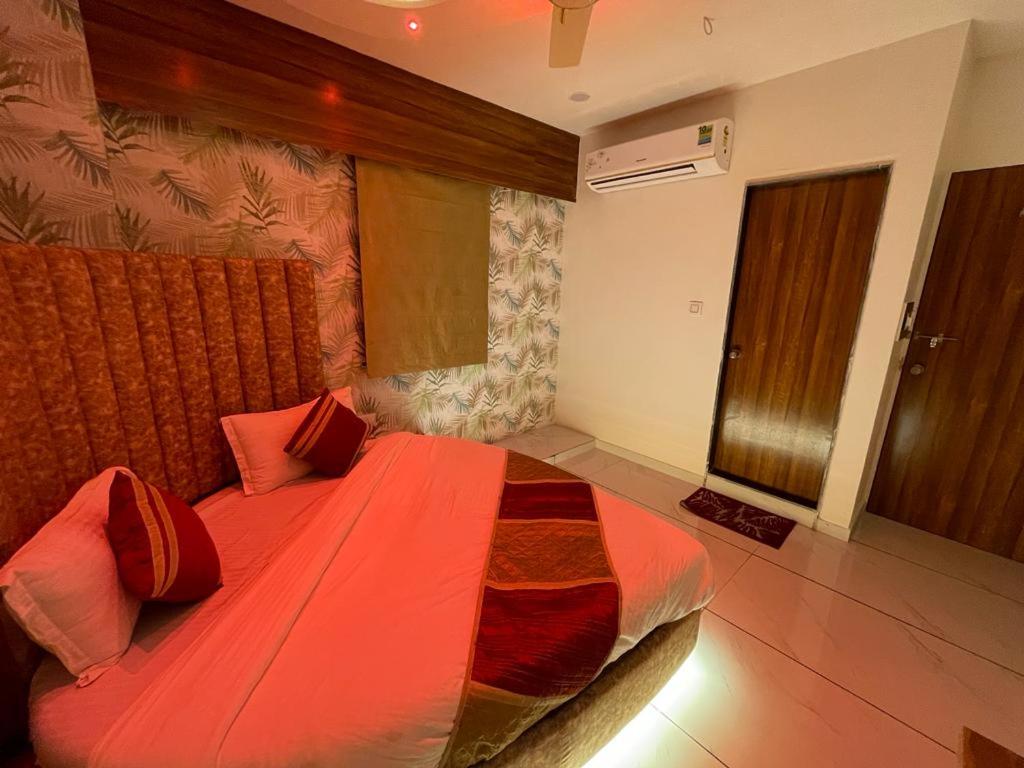 lemon hotel photo 1