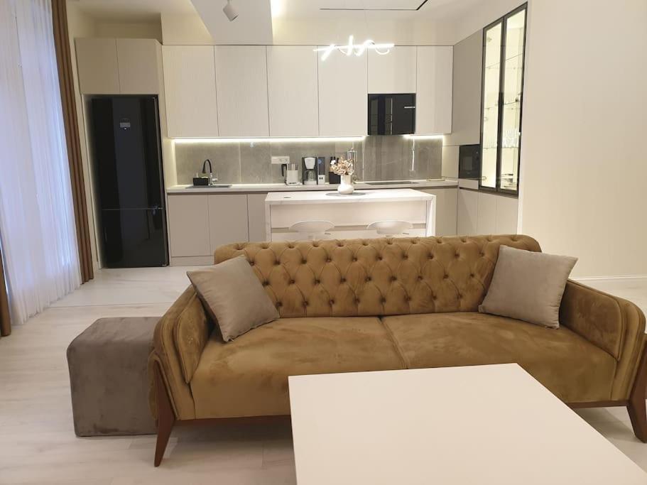 City Outside, Tranquility Inside photo 1
