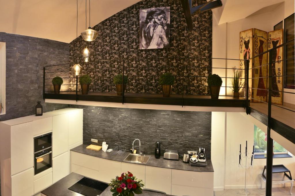 Le LOFT, MoonLOVE, Jacuzzi et sauna privatifs sur terrasse, 120m2 photo 3