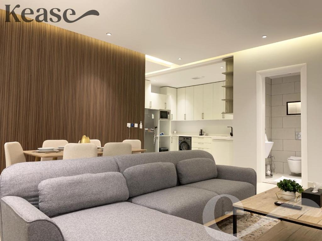 Kease Nafal C-4 Royal touch AZ46 - Tap to explore photos