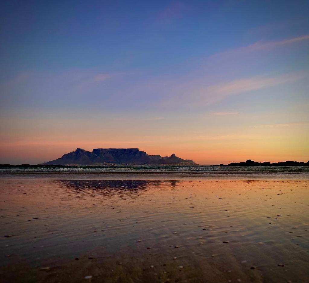 BellMatt - Table Mountain and Ocean View Guests Suites - Tap to explore photos