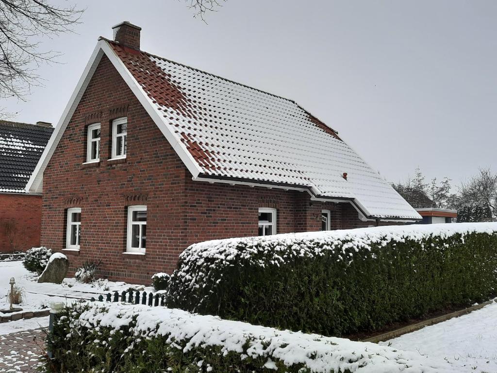 Tolles Ferienhaus in Pilsum - Ferienhaus Trientje - mit Garten und überdachter Terrasse photo 1