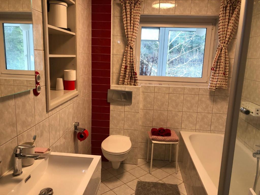 Rote Etage Pension mit Balkon, 4 km von Kitzingen nur 16 km von Würzburg! photo 3