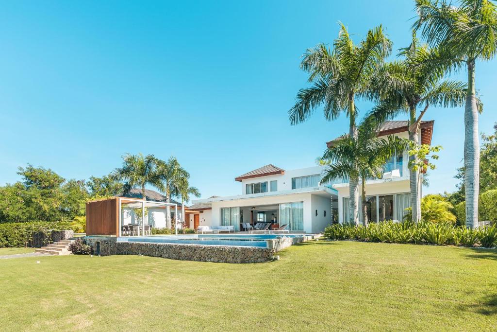Luxurious and modern Villa with Pool at Yarari photo 1