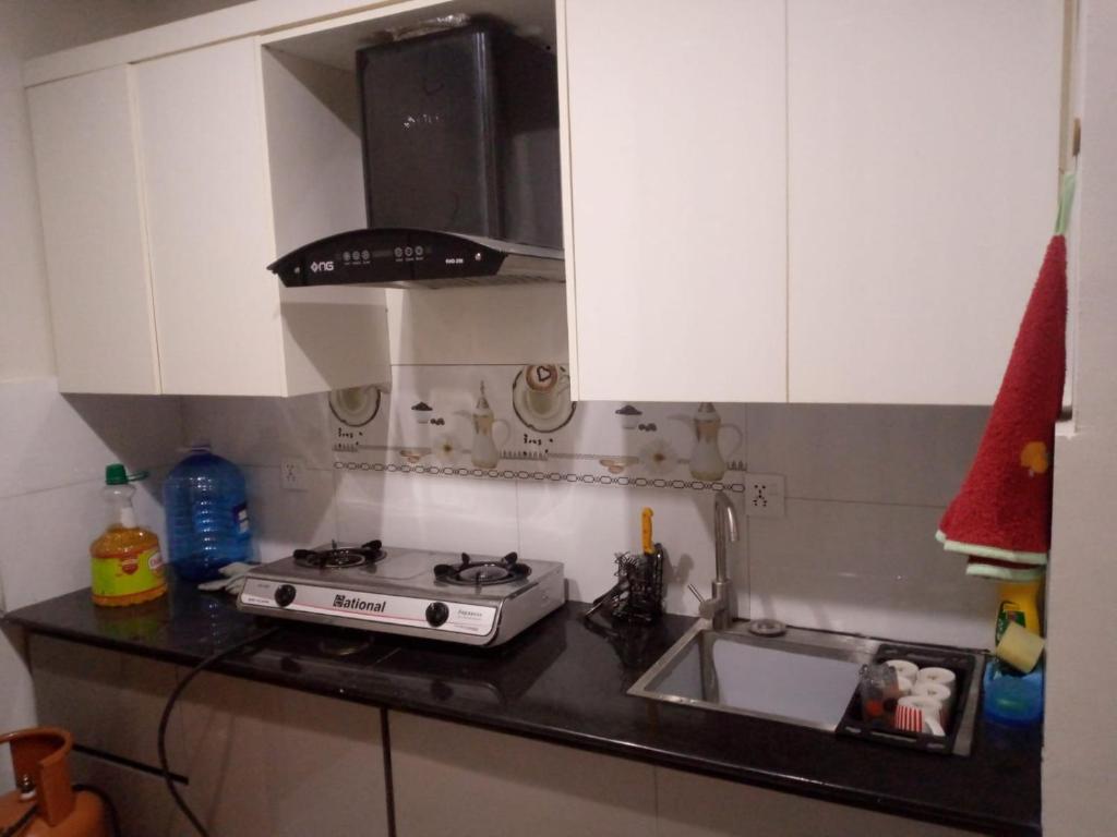 Rehan's 1 bed Apartment with Free Wifi , Warm Water, Functional Kitchen photo 2