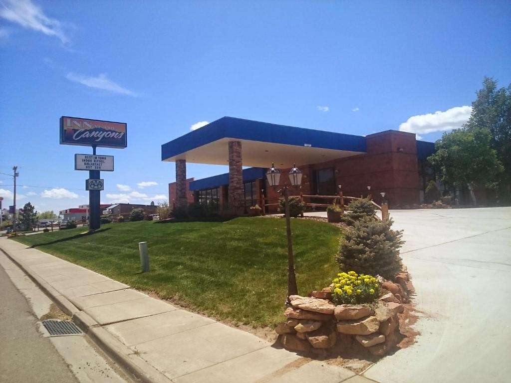 Inn at the Canyons image